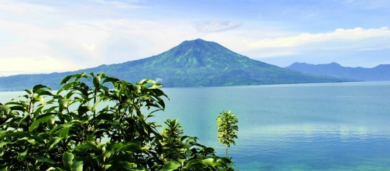 Inilah 9 Danau Terbesar Di Indonesia